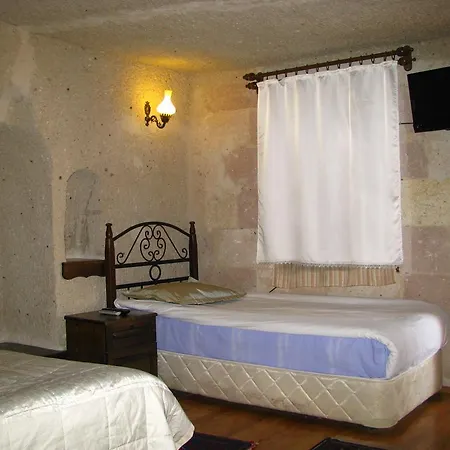 Nature Park Cave גורמה